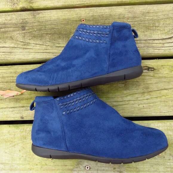 Comfortview Womens 10WW Blue Faux suede Booties unworn - Picture 3 of 8